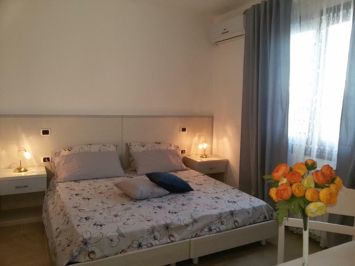 I Giganti Bed & Breakfast Riola Sardo Exterior photo